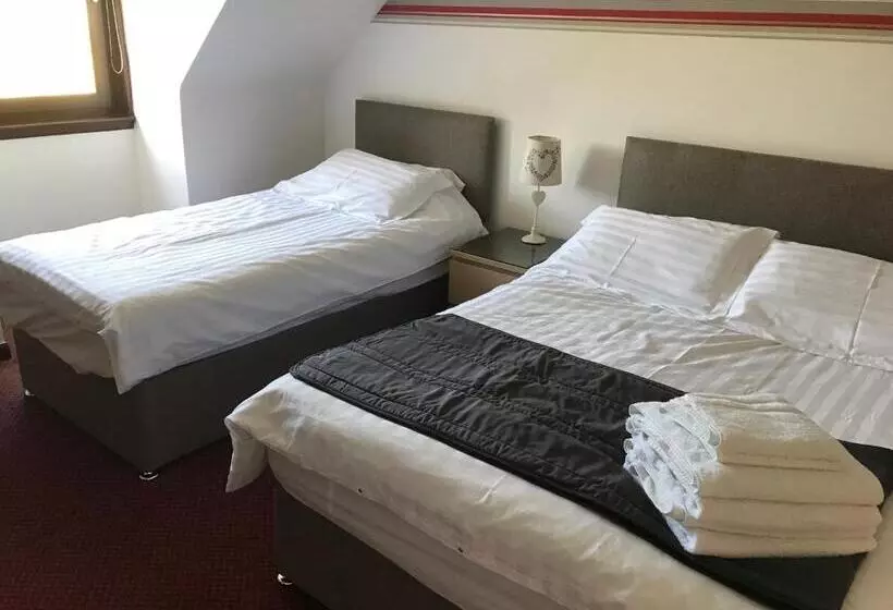 هتل The Barn Lodge