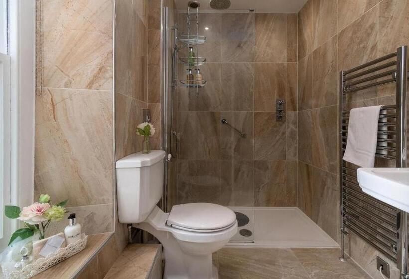 膳宿费 Afon Rhaiadr Country House