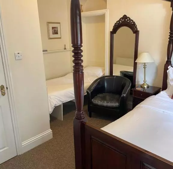 پانسیون Corncroft Guest House