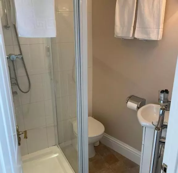 پانسیون Corncroft Guest House