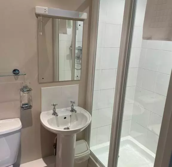 پانسیون Corncroft Guest House