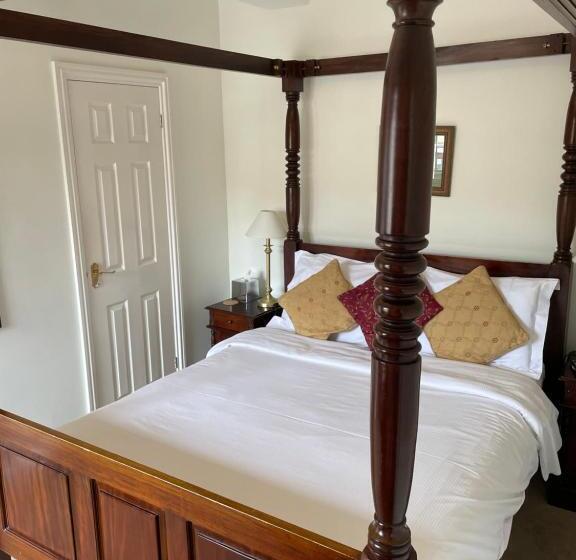 بنسيون Corncroft Guest House