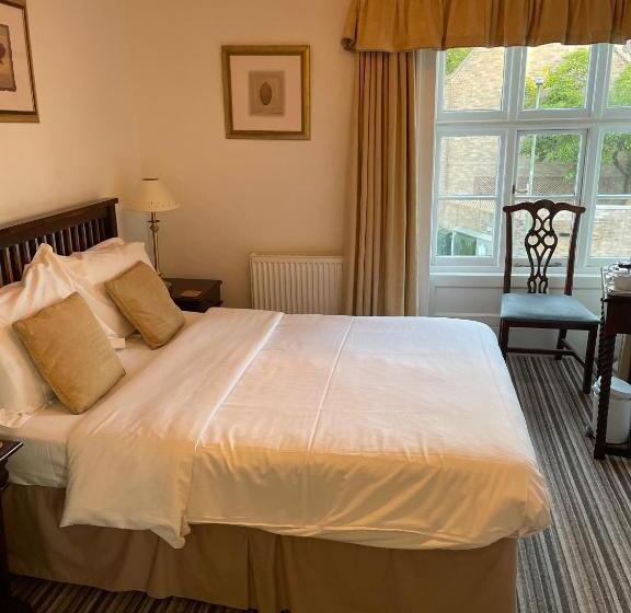 بنسيون Corncroft Guest House
