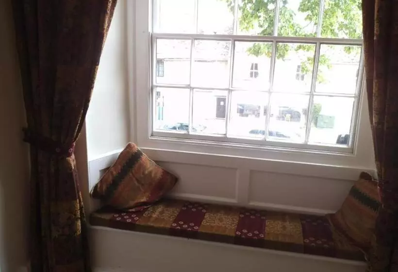 پانسیون Corncroft Guest House