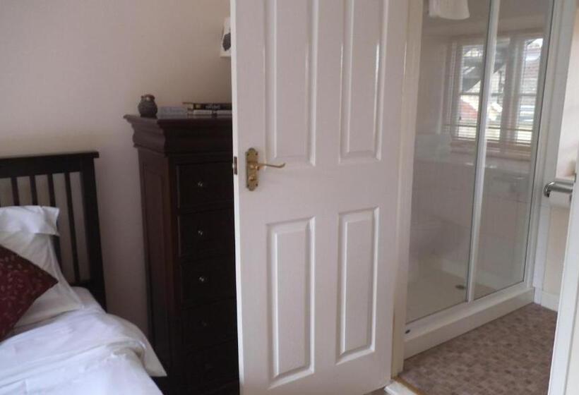 بنسيون Corncroft Guest House