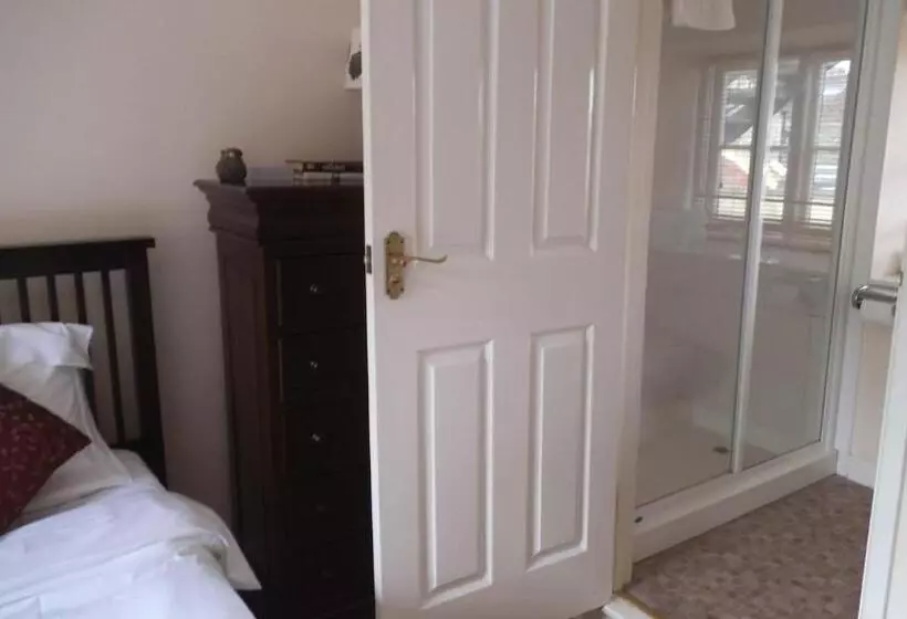 پانسیون Corncroft Guest House