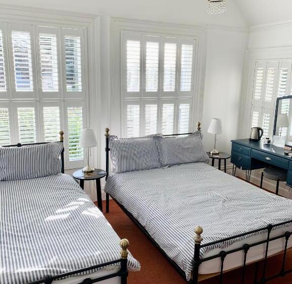 بنسيون Derrin Guest House