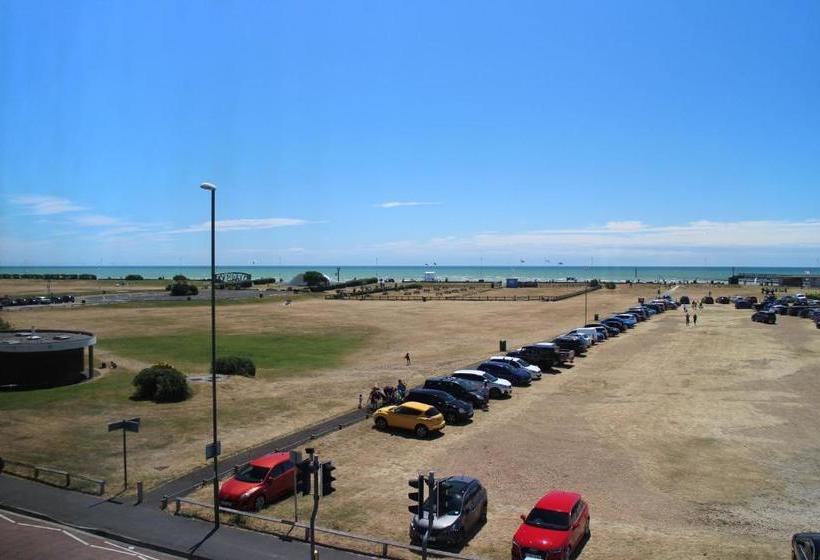 بنسيون East Beach Guest House