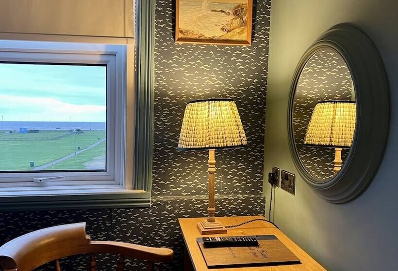 بنسيون East Beach Guest House