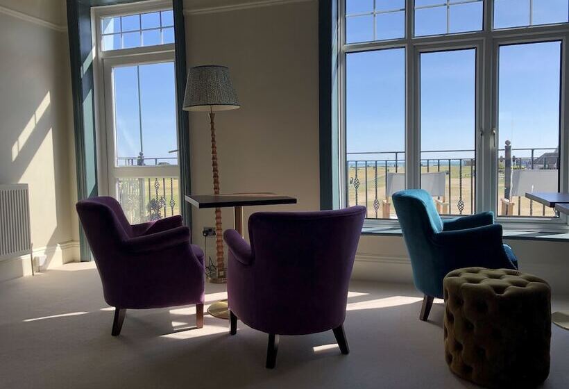 بنسيون East Beach Guest House