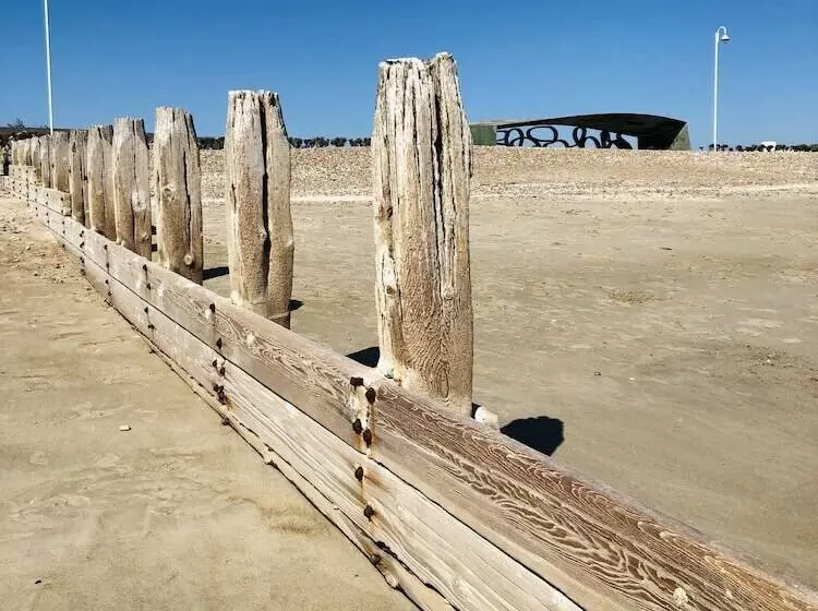 Majatalo East Beach Guest House