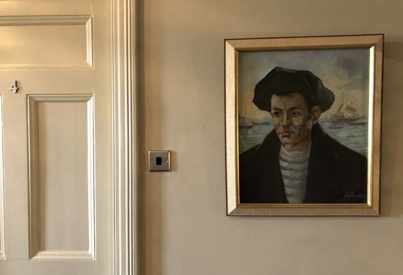 بنسيون East Beach Guest House