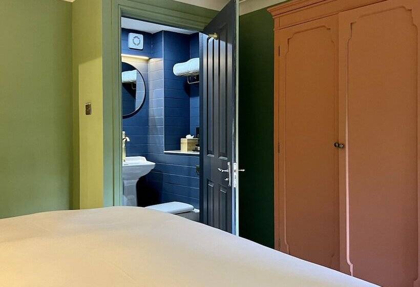 بنسيون East Beach Guest House