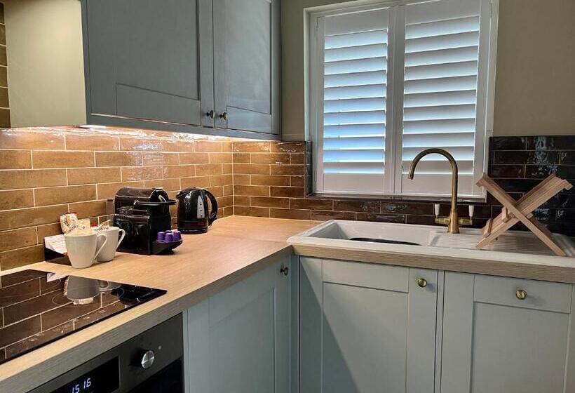 بنسيون East Beach Guest House