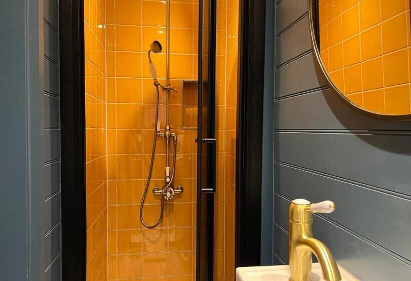 بنسيون East Beach Guest House