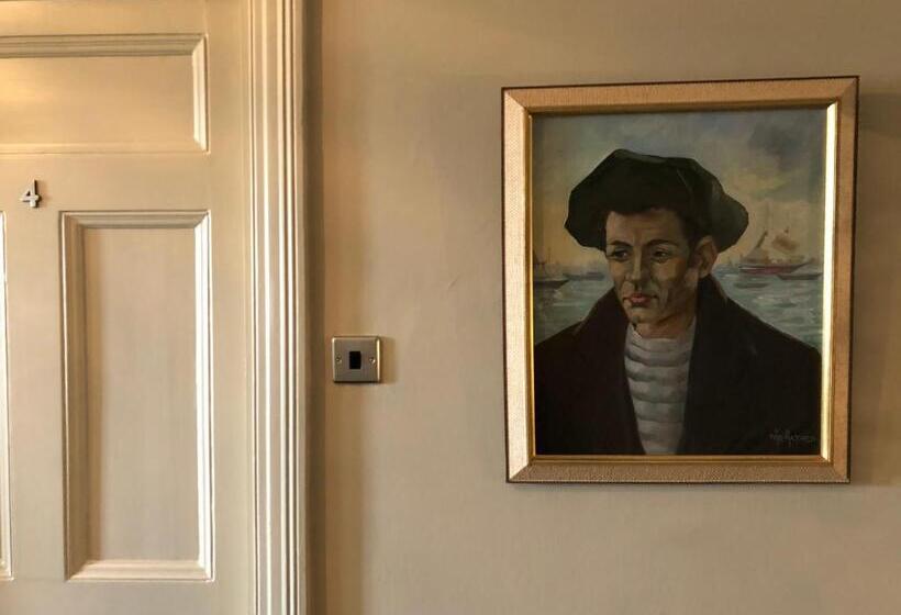 بنسيون East Beach Guest House