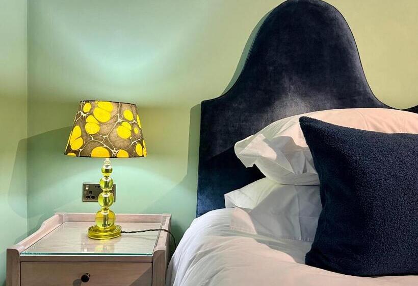 بنسيون East Beach Guest House