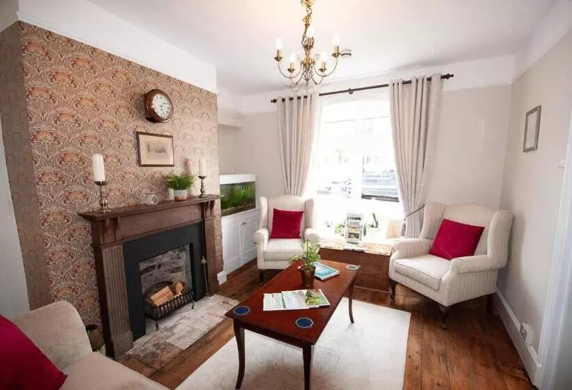 ペンション Exmoor House