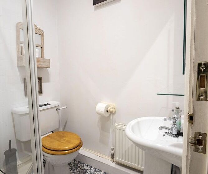 膳宿费 Garth Dderwen