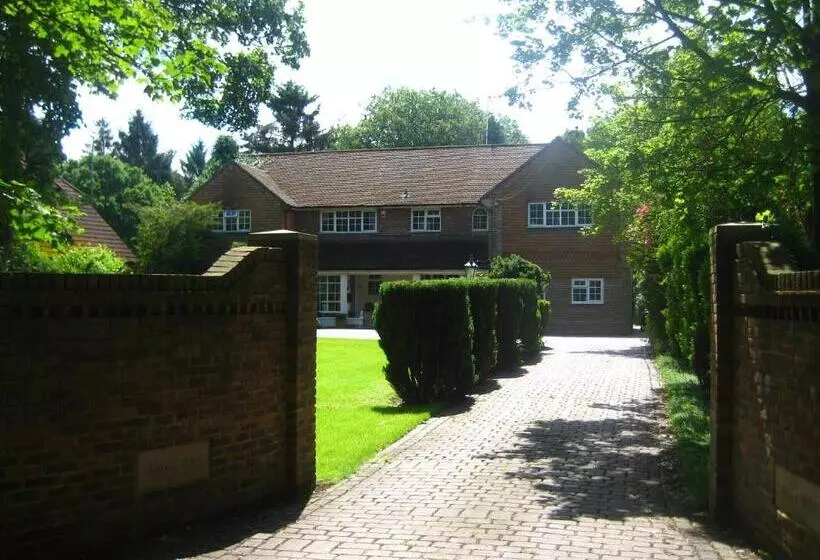 Majatalo Tanglewood Gatwick Bed & Breakfast