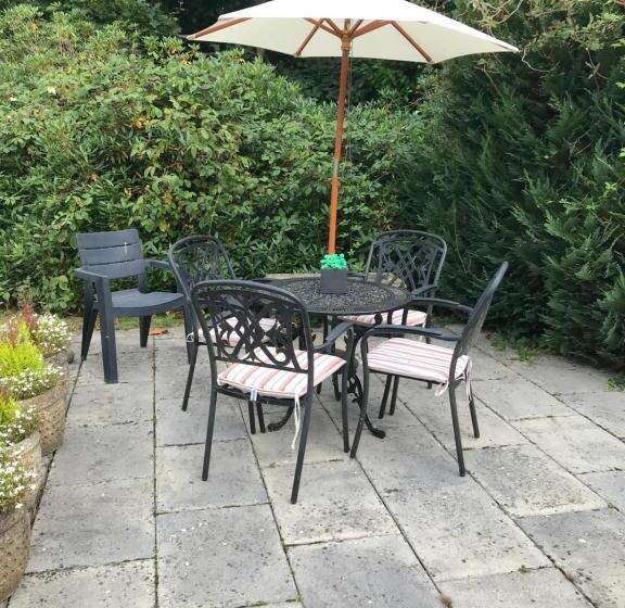 پانسیون Tanglewood Gatwick Bed & Breakfast