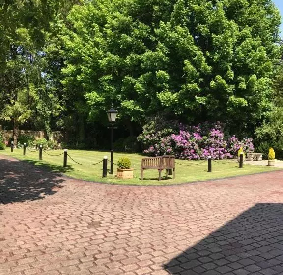 Majatalo Tanglewood Gatwick Bed & Breakfast