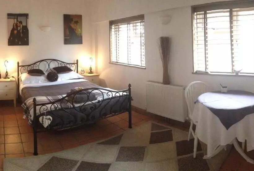 Majatalo Tanglewood Gatwick Bed & Breakfast