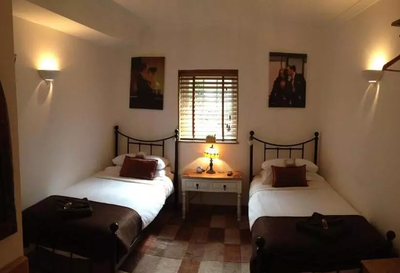 Majatalo Tanglewood Gatwick Bed & Breakfast