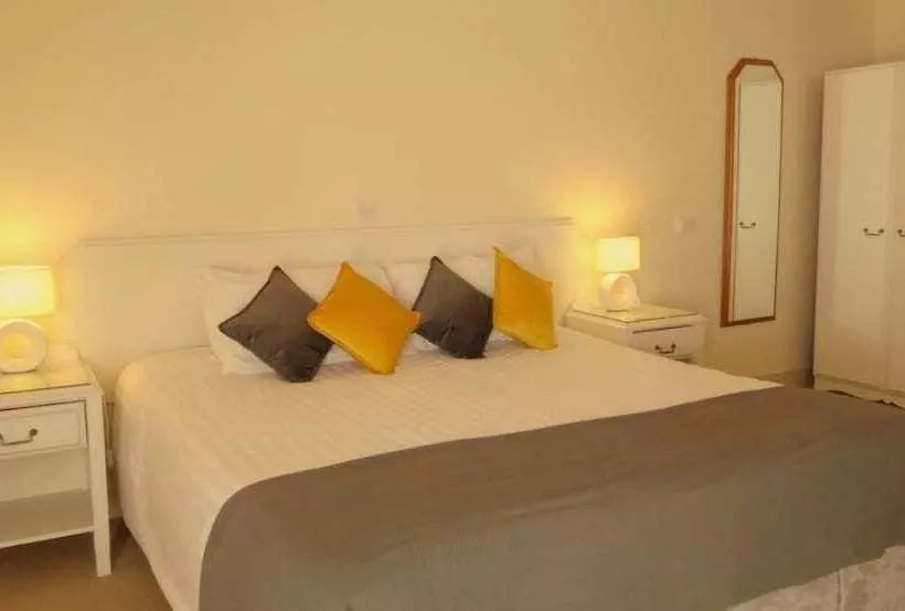 Majatalo The Lough & Quay Guest Accommodation