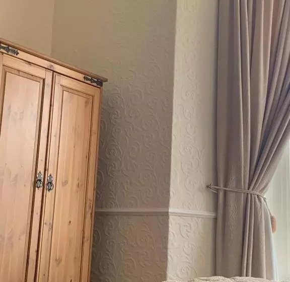 Majatalo The Pines Guest House