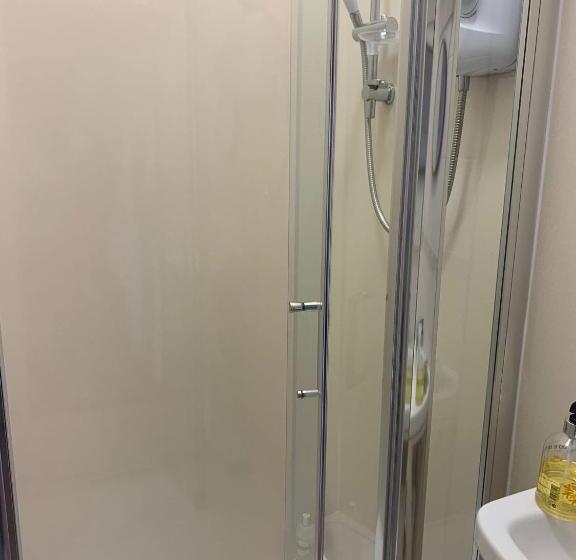 پانسیون The Pines Guest House