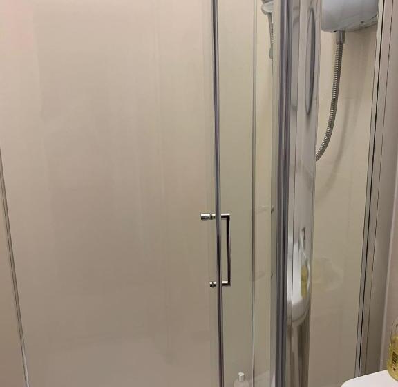 پانسیون The Pines Guest House