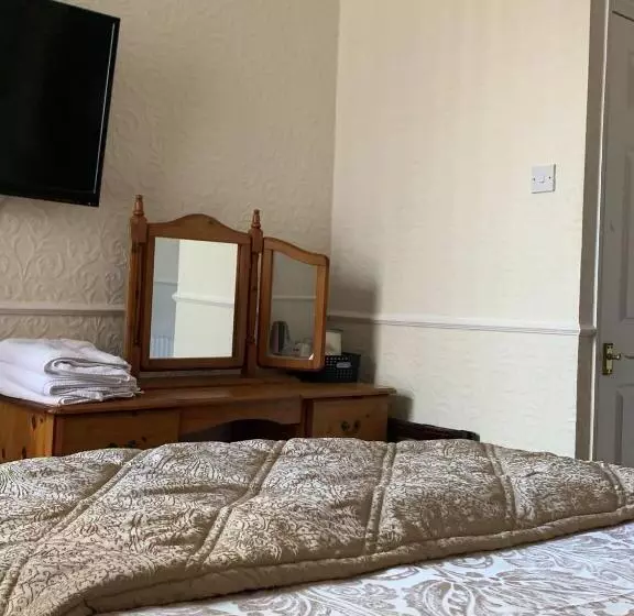 Majatalo The Pines Guest House