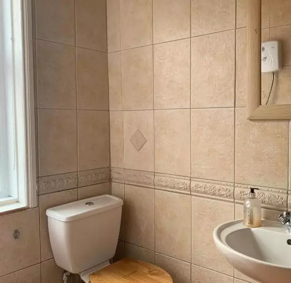 Majatalo The Pines Guest House