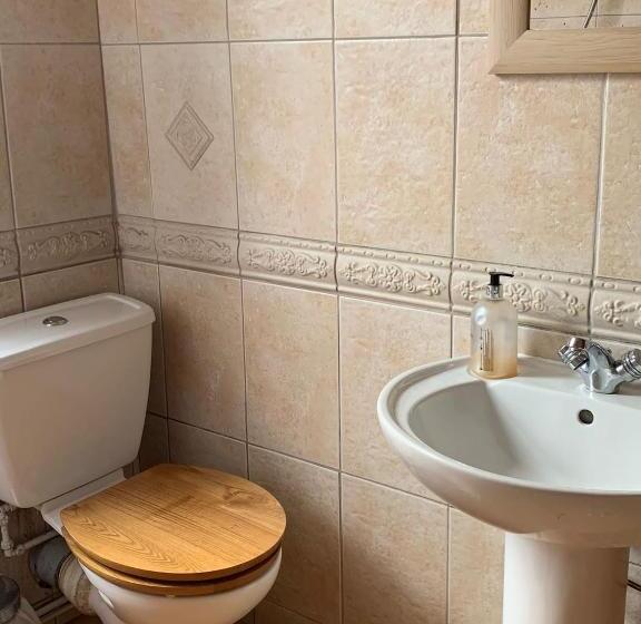 پانسیون The Pines Guest House