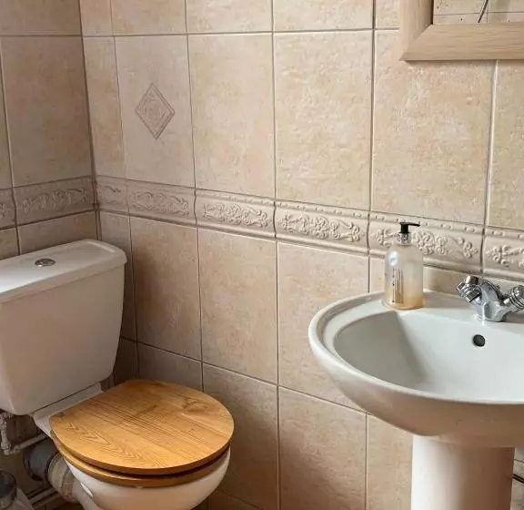 Majatalo The Pines Guest House