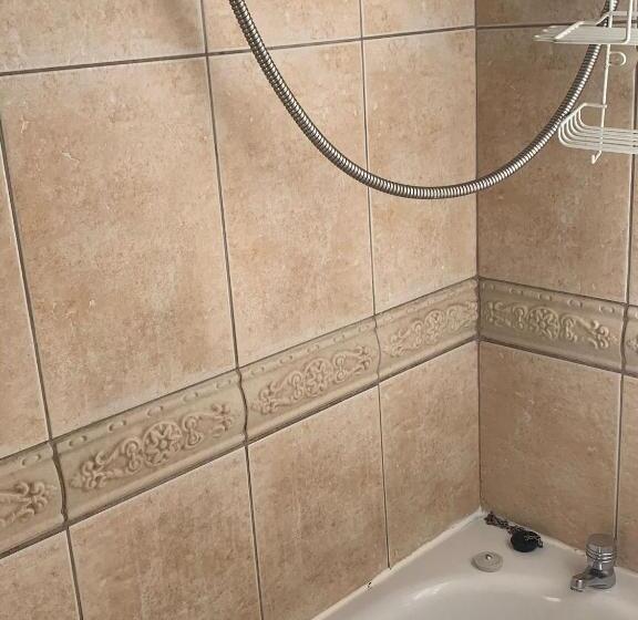 پانسیون The Pines Guest House