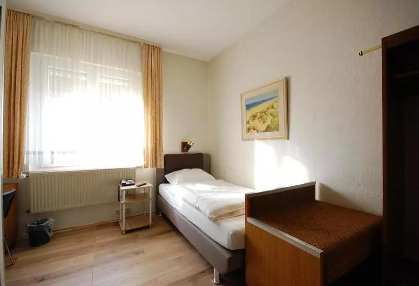 ペンション Haus Isenburg