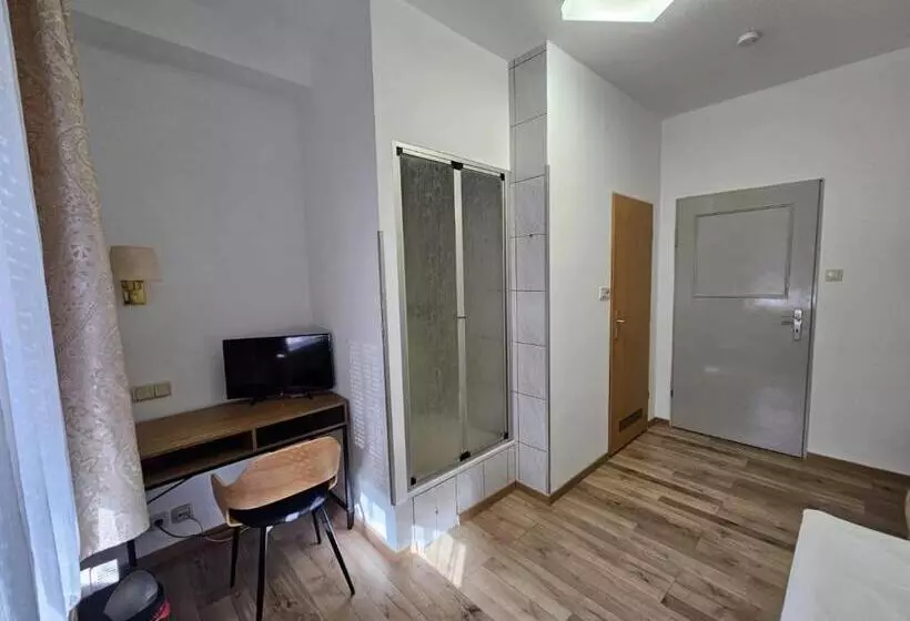 ペンション Haus Isenburg