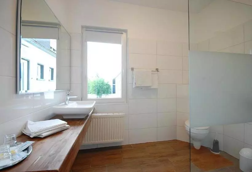 ペンション Haus Isenburg