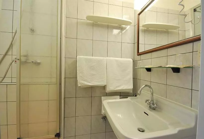 ペンション Haus Isenburg