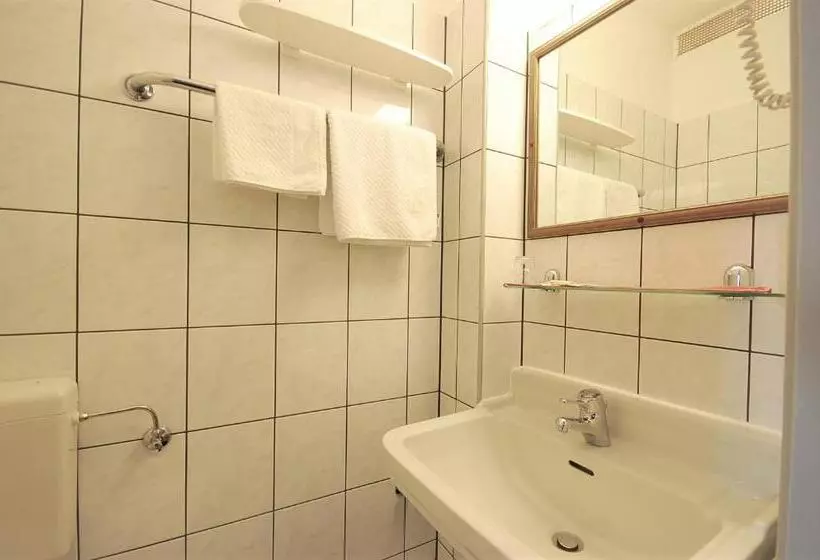 ペンション Haus Isenburg