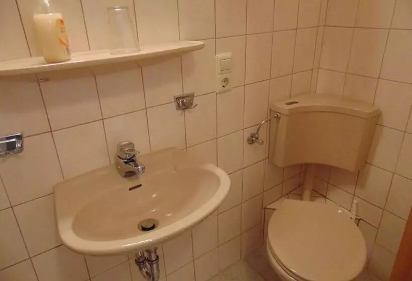 Retkeilymaja Gasthaus Rebstock