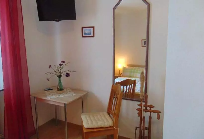 Retkeilymaja Gasthaus Rebstock