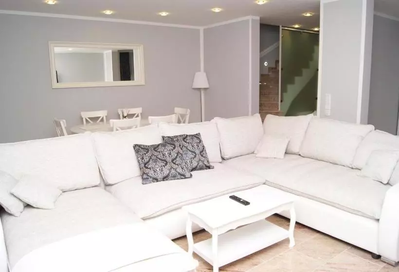 Merkel Villa Apartamente