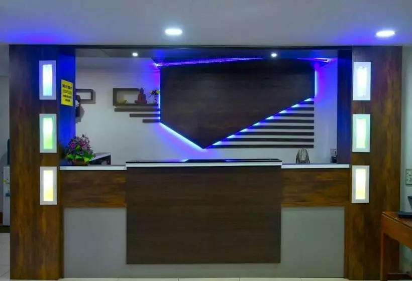 ホテル Indraprastham Tourist Home