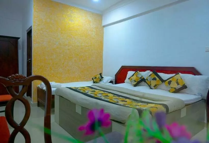 ホテル Indraprastham Tourist Home