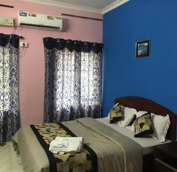 ホテル Indraprastham Tourist Home