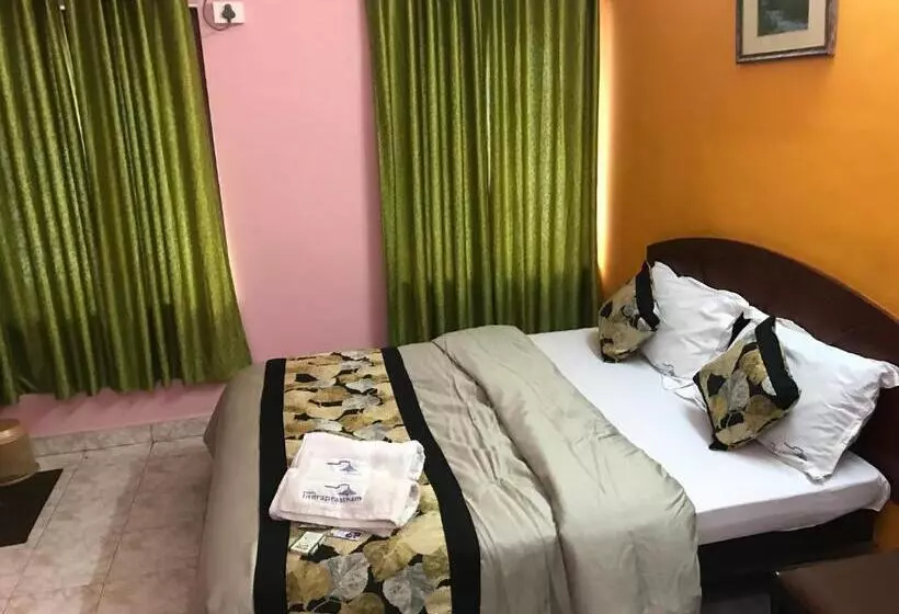ホテル Indraprastham Tourist Home
