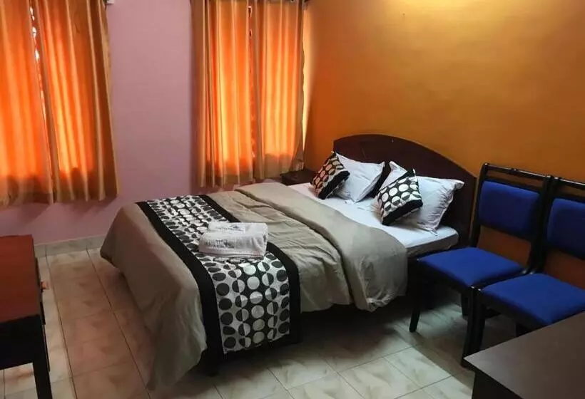 ホテル Indraprastham Tourist Home